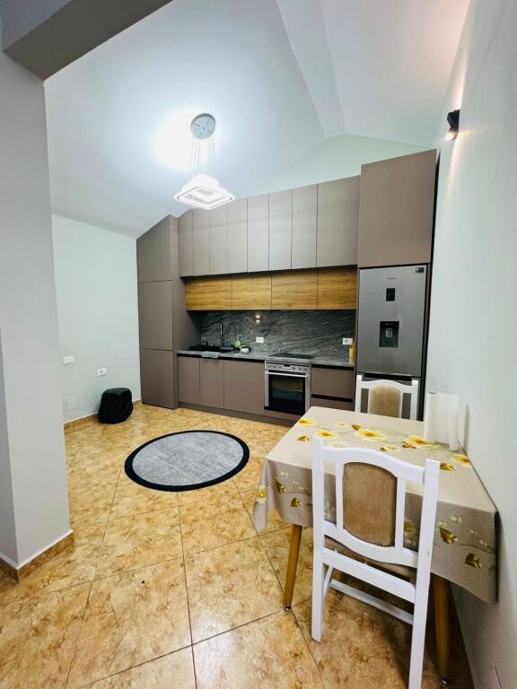 Jepet me qira apartament 2+1 tek Ish Parku Autobuzave