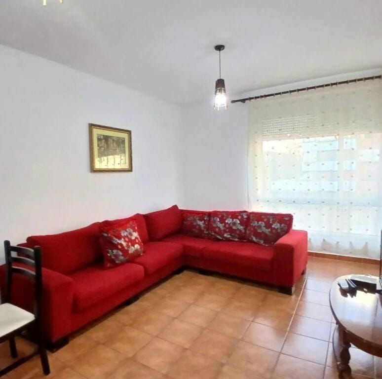 Apartament me qera 1+1 - 📍Pazari Ri, prane Zyrave te Punes- 450 mije leke
