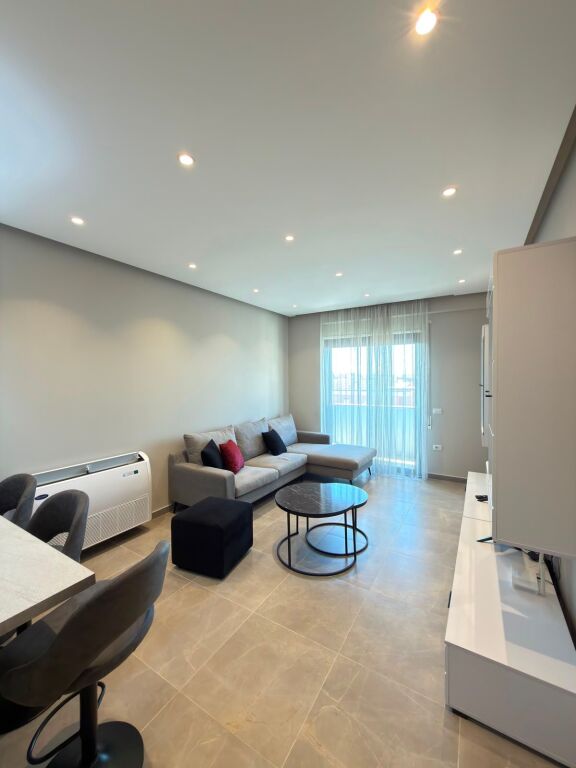 Jepet me qira Apartament 1+1+verand tek Rezidenca Oasis, pranë Unazës së re!