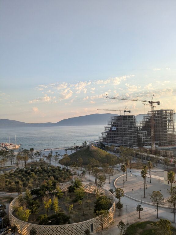 JEPET ME QIRA APARTAMENT 1+1 NE LUNGOMARE VLORE