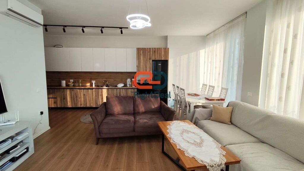 Tek Rezidenca Emi 6, Shitet Super Apartament 2+1+2 Me Hapesira Te Bollshme!!