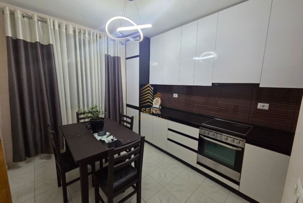 Qira, Apartament, 1+1+Kuzhine e Vecuar, Ish Restorant  Durresi, 60,000Leke/muaj