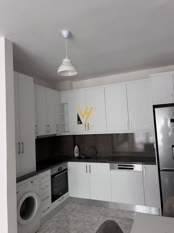 JEPET APARTAMENT 2+1+BLK ME QERA TE FRATERI, ASTIR 50.000 LEKE
