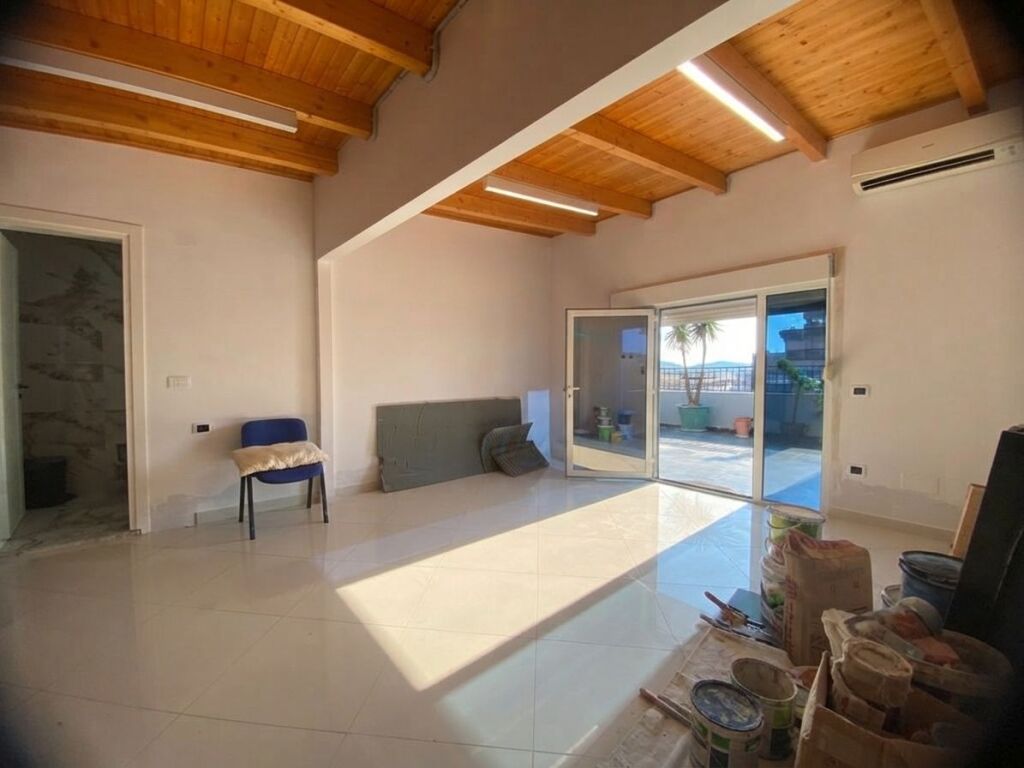 Rent, Business Premises, Kavaja Street, Tirana.