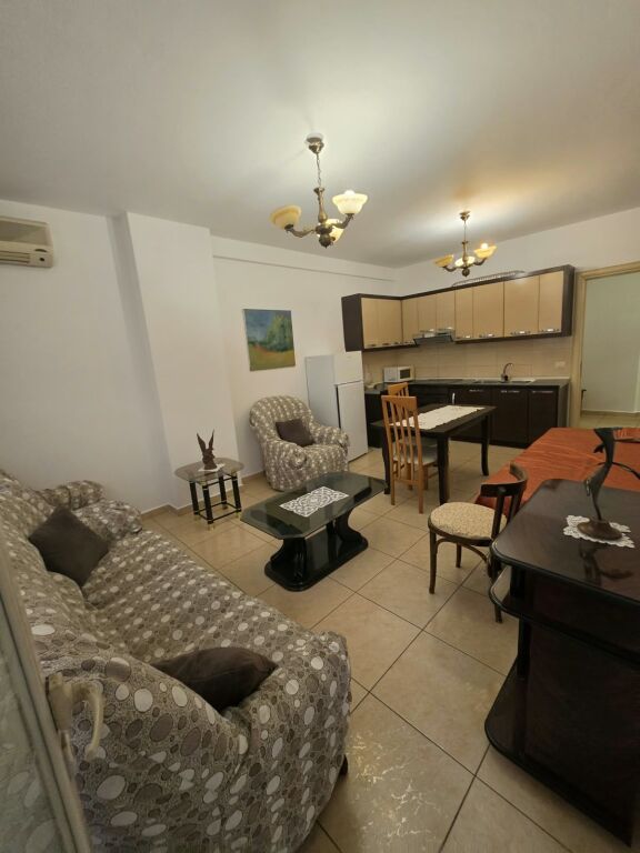 🏡 SHITET Apartament 1+1 📍Astir, tek Rrethrrotullimi, Rruga Vasil Tromara
