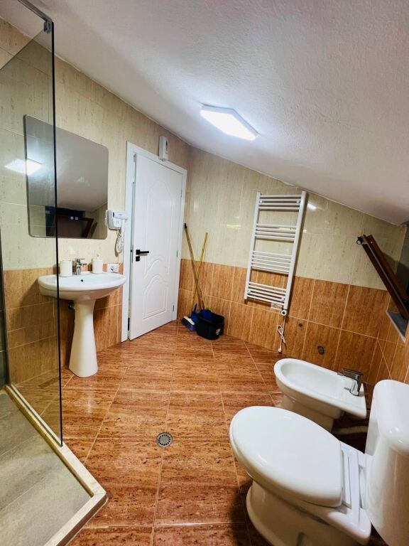 Jepet me qira apartament 2+1 tek Ish Parku Autobuzave