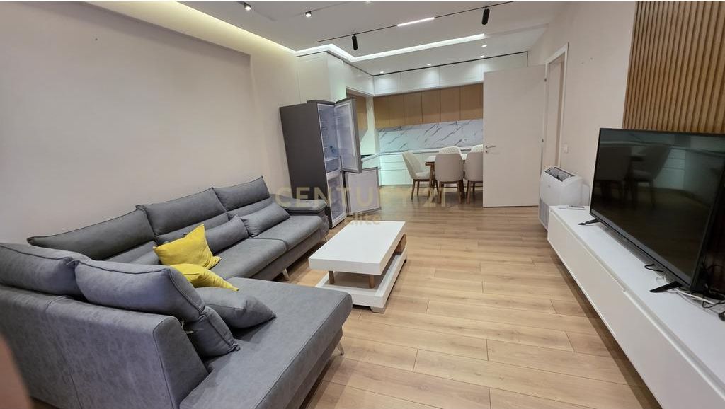 Shitet apartament 2+1+2 ne Xhamllik!