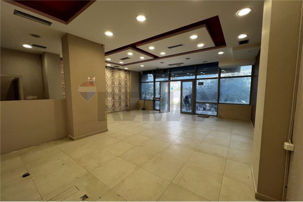 🏢 SHOP FOR RENT NEAR THE MUNICIPALITY OF VLORA