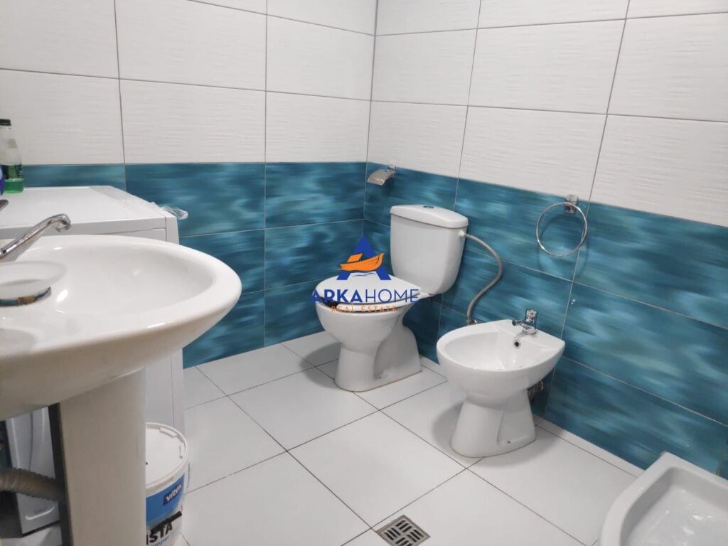 JEPET APARTAMENT ME QERA 1+1+BALLKON "RRUGA ALEKSANDËR MOISIU,ISH KINOSTUDIO" 600 EURO