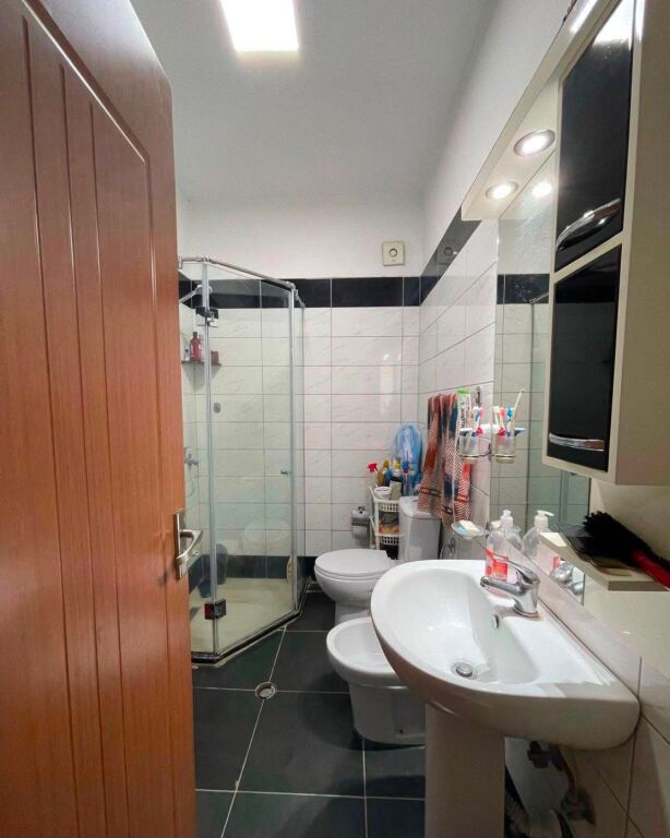 🏠 Jepet me qira apartament 2+1