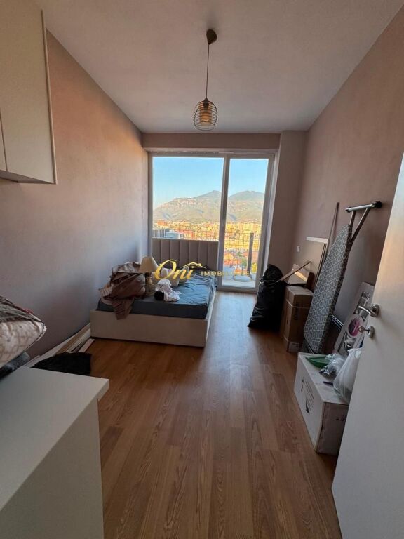 SELVIA, APARTAMENT ME QERA 3+1