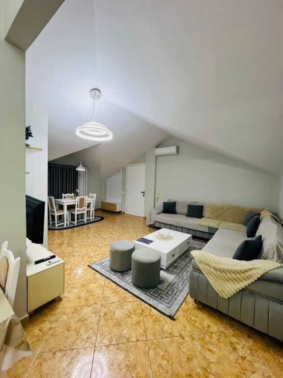 Jepet me qira apartament 2+1 tek Ish Parku Autobuzave