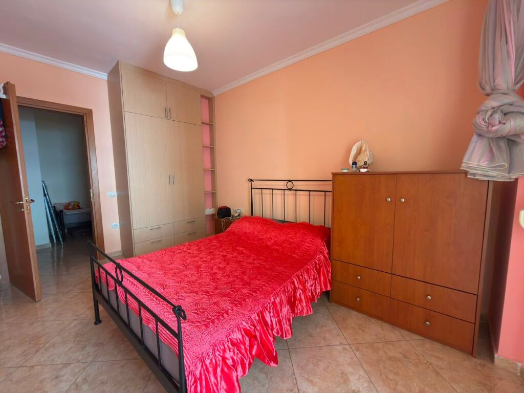 APARTAMENT 2+1 ME QERA – LUNGOMARE, VLORË