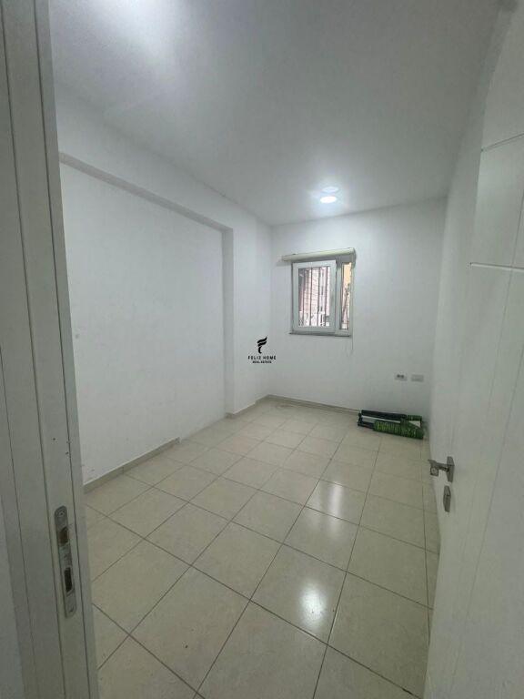 UFFICIO IN AFFITTO 80 M2 VIA KAVAJES 80.000 LEKE FH-89067
