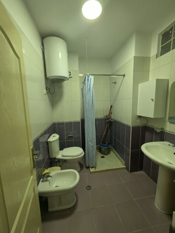 🏡 SHITET Apartament 1+1 📍Astir, tek Rrethrrotullimi, Rruga Vasil Tromara