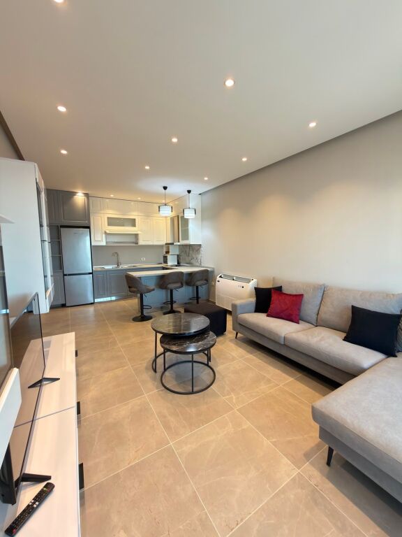 Jepet me qira Apartament 1+1+verand tek Rezidenca Oasis, pranë Unazës së re!
