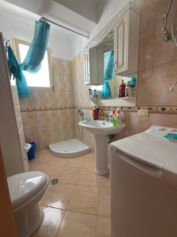 APARTAMENT 2+1 ME QERA – LUNGOMARE, VLORË
