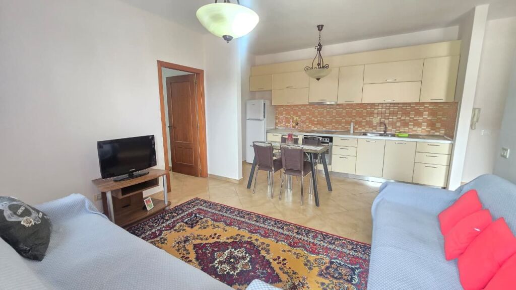 Apartment 2+1, Globe!