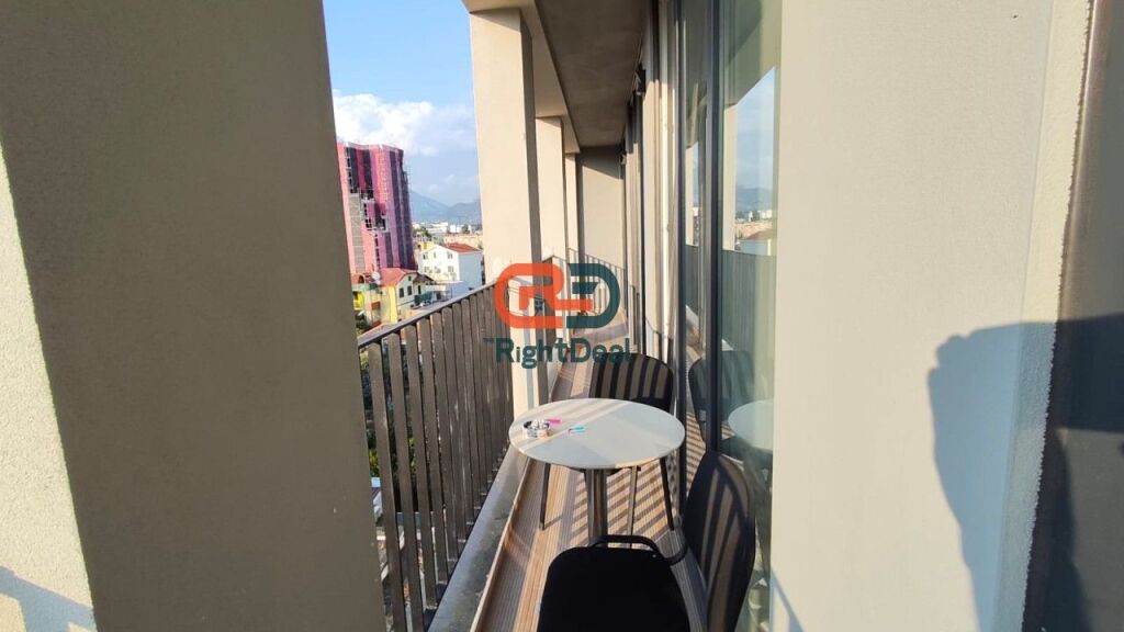 Tek Rezidenca Emi 6, Shitet Super Apartament 2+1+2 Me Hapesira Te Bollshme!!