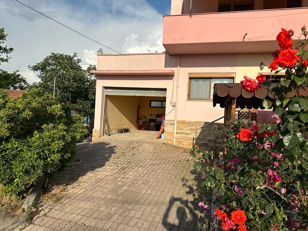 🏡 VILË 3-KATËSHE NË SHËN AVLASH – DURRËS!