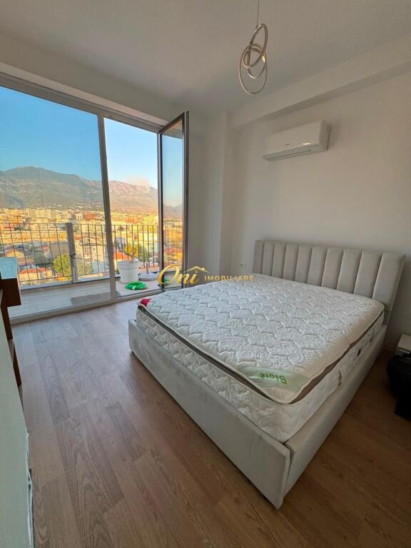 SELVIA, APARTAMENT ME QERA 3+1