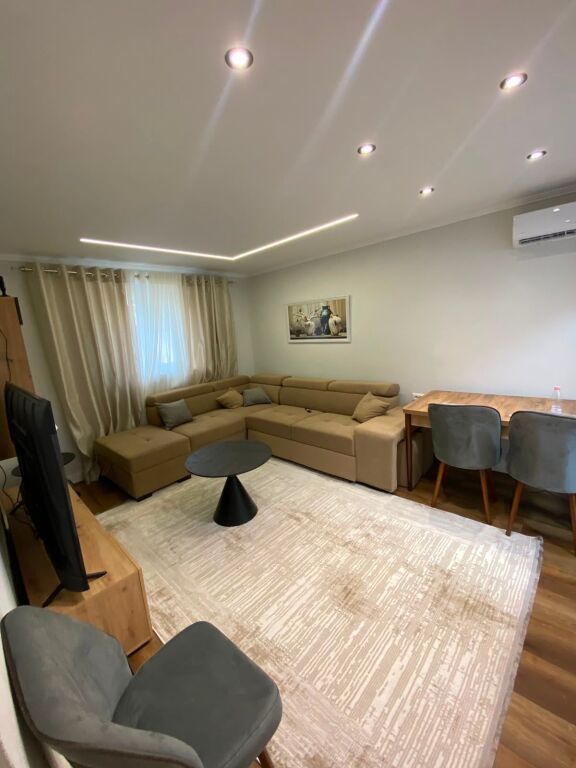 Apartament 2+1 per qira, mbrapa 9-katesheve !