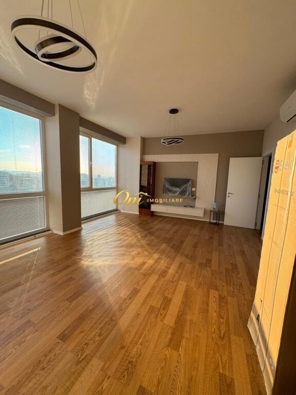 SELVIA, APARTAMENT ME QERA 3+1