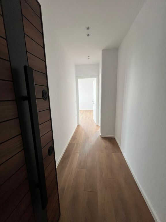 Shitet Apartament 1+1 – Rruga Irfan Tomini , Tirana e Re