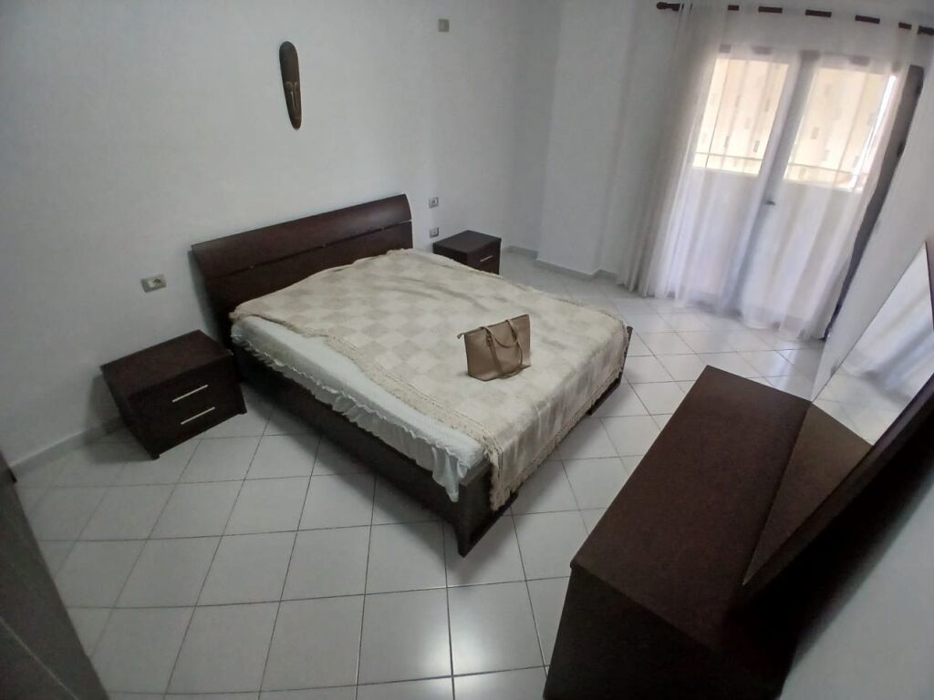 JEPET ME QERA APARTAMENTI 2+1=5000