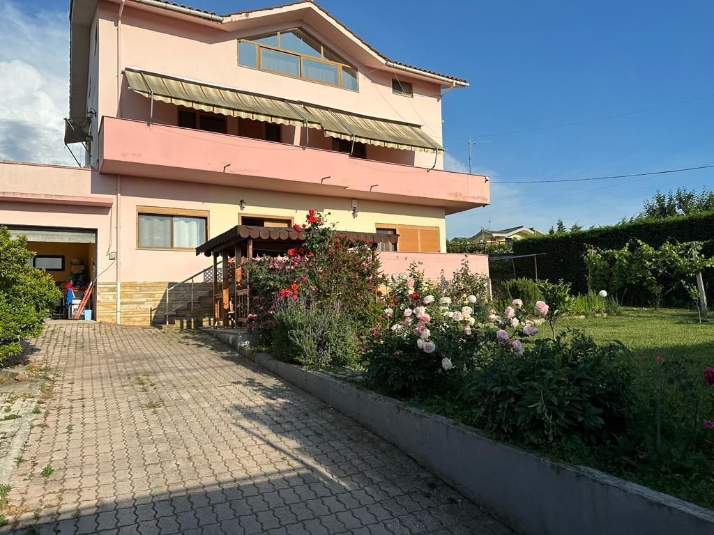 🏡 VILË 3-KATËSHE NË SHËN AVLASH – DURRËS!