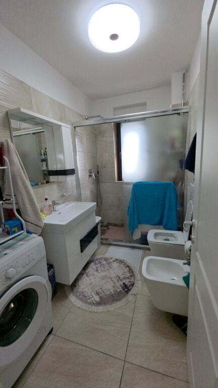 LEZHË SHITET APARTAMENT 1+1