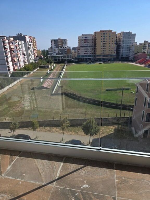 LEZHË SHITET APARTAMENT 1+1