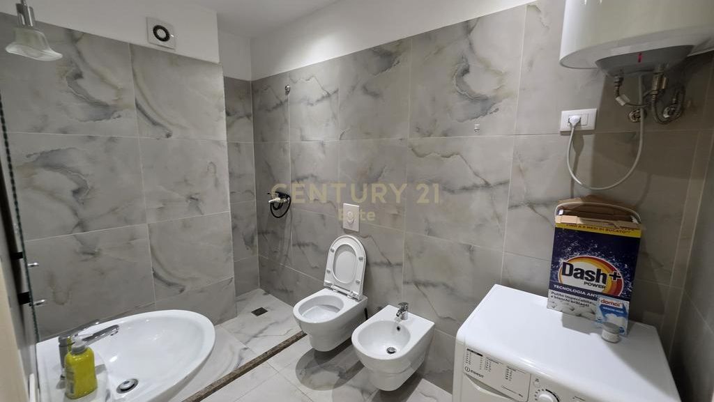 Shitet apartament 2+1+2 ne Xhamllik!