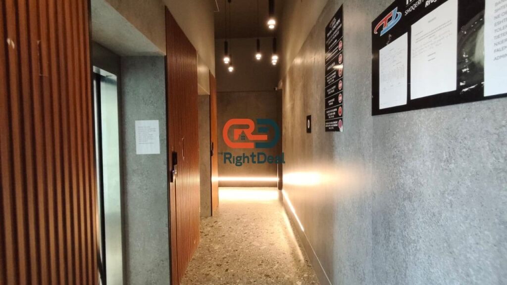 Tek Rezidenca Emi 6, Shitet Super Apartament 2+1+2 Me Hapesira Te Bollshme!!