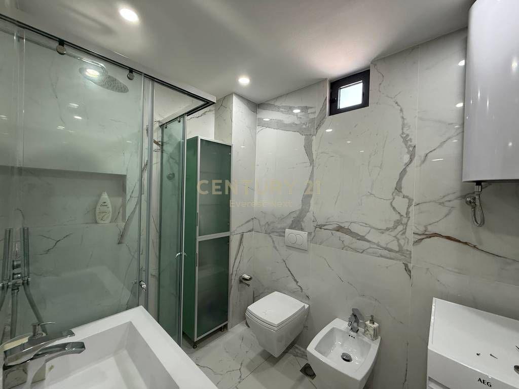 VASIL SHANTO - APARTAMENT 2+1 PER QIRA!