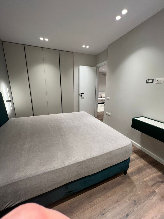 Apartament 2+1 me qera tek Fusha e Aviacionit ne Tirane