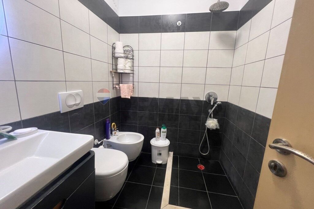 🌊 APARTAMENT 2+1+2 PËR SHITJE – LUNGOMARE, VLORË