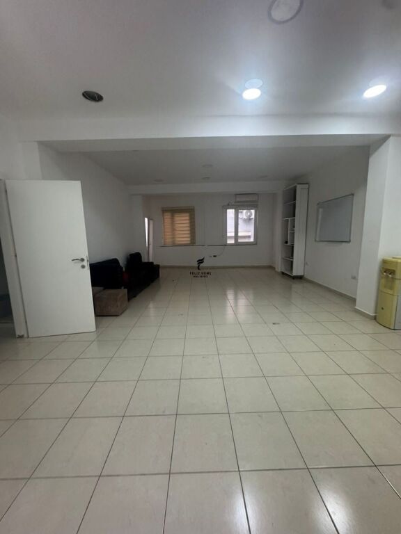UFFICIO IN AFFITTO 80 M2 VIA KAVAJES 80.000 LEKE FH-89067