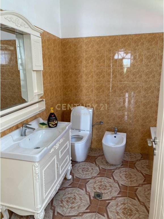 RRUGA E KAVAJES, APARTAMENT 2+1 PER QIRA