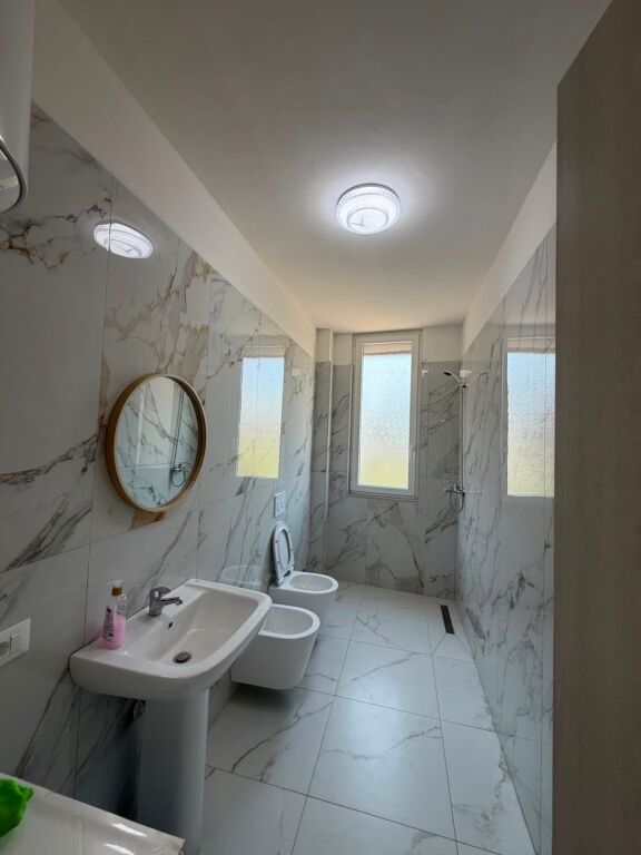 Apartament i ri 2+1 me qira, i mobiluar – Paskuqan, pranë Bulevardit të Ri Tirane