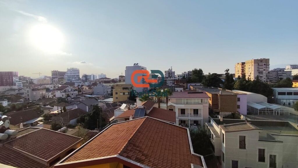 Tek Rezidenca Emi 6, Shitet Super Apartament 2+1+2 Me Hapesira Te Bollshme!!