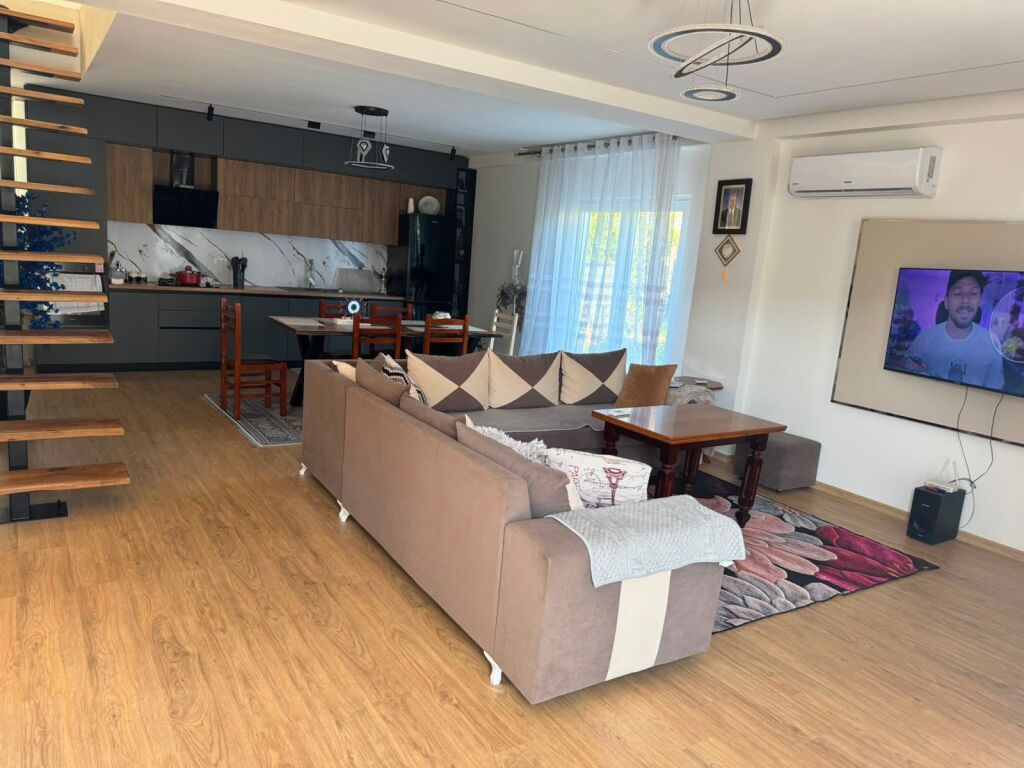 🏡 VILË DY-KATËSHE NË SHITJE – GOLEM, DURRËS 🌊