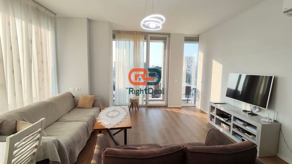Tek Rezidenca Emi 6, Shitet Super Apartament 2+1+2 Me Hapesira Te Bollshme!!