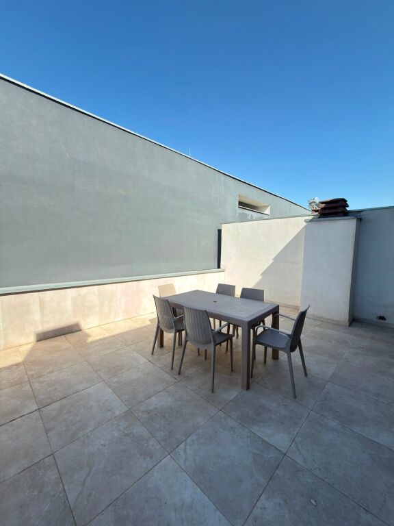 Jepet me qira Apartament 1+1+verand tek Rezidenca Oasis, pranë Unazës së re!