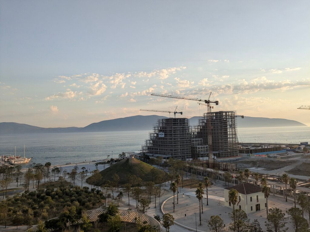 JEPET ME QIRA APARTAMENT 1+1 NE LUNGOMARE VLORE