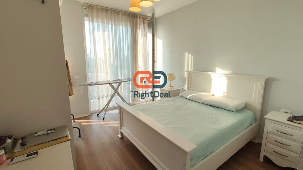 Tek Rezidenca Emi 6, Shitet Super Apartament 2+1+2 Me Hapesira Te Bollshme!!