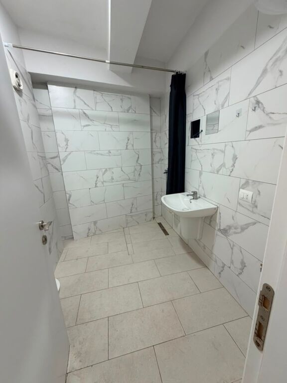 Apartament 1+1 per qira tek Komuna e Parisit