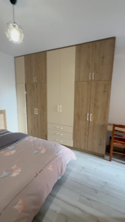 Apartament 2+1, Astir!