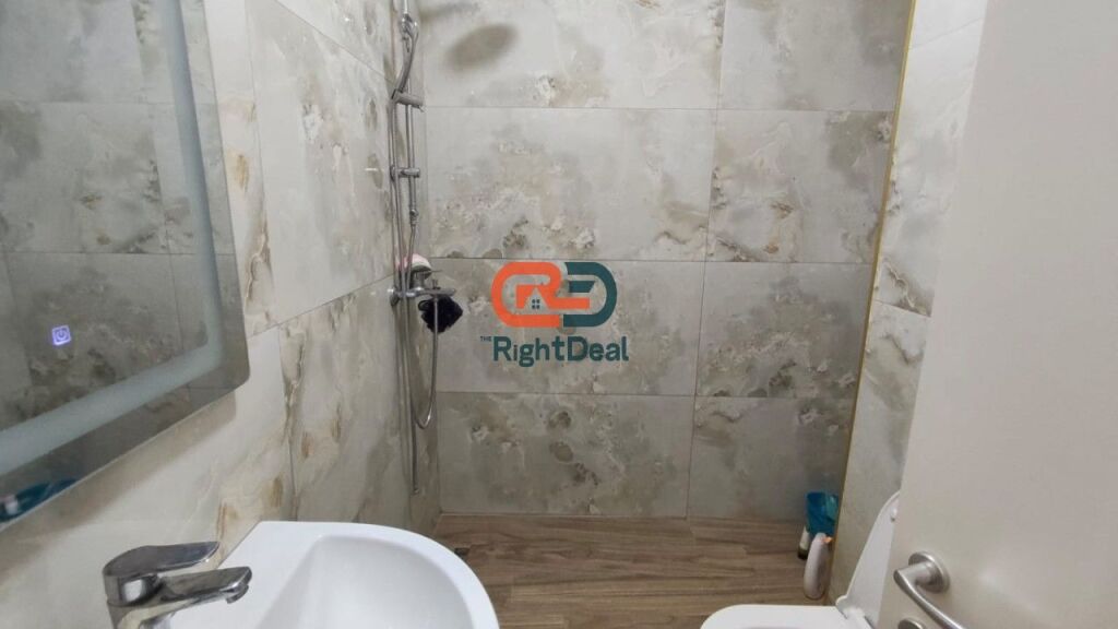 Tek Rezidenca Emi 6, Shitet Super Apartament 2+1+2 Me Hapesira Te Bollshme!!