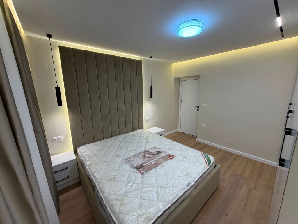 🏡 Shitet apartament 1+1, me verandë dhe parkim të sigurt përpara 📍 Rruga “Kongresi i Manastirit”, përballë Pediatrisë 💰 Çmimi: 12,000,000 lekë (120 milionë lekë të vjetra)